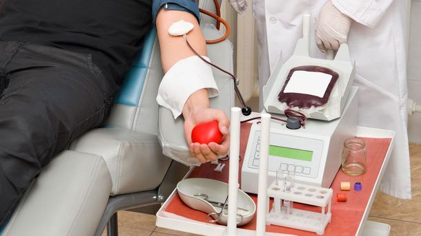 No lo dejaron donar sangre por ser gay y logró un importante cambio