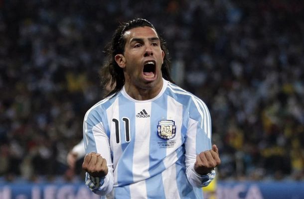 Carlos Tevez cumple 40 años: el repaso de una vida destinada al fútbol