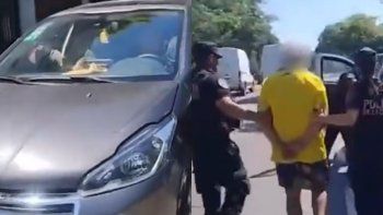 manejaba un auto robado y con patente melliza: la insolita excusa que dio cuando lo detuvieron manejaba un auto robado y con patente melliza: la insolita excusa que dio cuando lo detuvieron