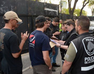 El influencer que convocó a Hombres Araña en el Obelisco se quiso colar en el recital de Taylor Swift