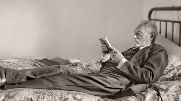 Las obras de este filósofo español se basaron sobre la existencia, la fe, la identidad y la angustia humana. Las obras de este filósofo español se basaron sobre la existencia, la fe, la identidad y la angustia humana.