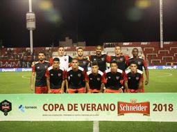 Newells con camiseta de entrenamiento Newells con camiseta de entrenamiento
