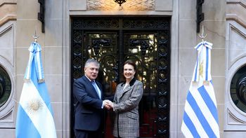 El canciller Omar Paganini se reunió con su par Diana Mondino para fortalecer los vínculos entre Uruguay y Argentina. El canciller Omar Paganini se reunió con su par Diana Mondino para fortalecer los vínculos entre Uruguay y Argentina.