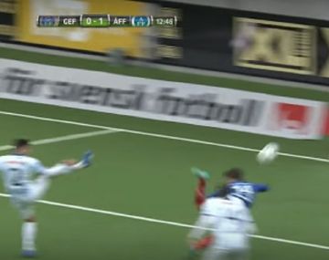 VIDEO: El gol de taco más raro del mundo