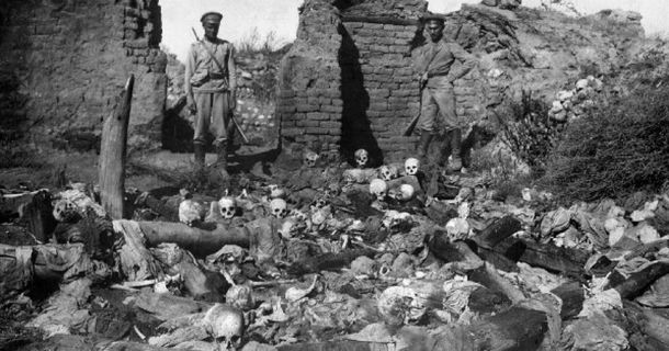 Genocidio Armenio: el 23 y 24 de abril de 1915 murieron aproximadamente 1 millón y medio de personas.