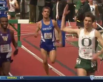 Un atleta festejó antes de tiempo y perdió la carrera a pocos metros de la meta