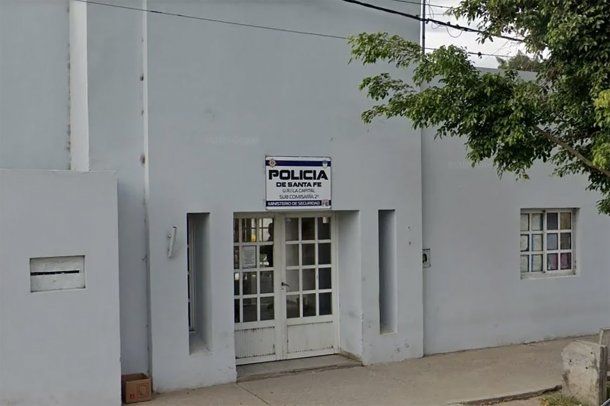 Rosario: arrojaron una bomba molotov contra una subcomisaría