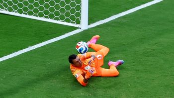 marcelo bielsa explico por que mantuvo a fernando muslera como titular ante espana: tenia... marcelo bielsa explico por que mantuvo a fernando muslera como titular ante espana: tenia...