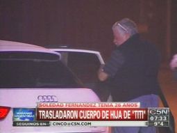 titi fernandez llego a la argentina con el cuerpo de su hija soledad titi fernandez llego a la argentina con el cuerpo de su hija soledad