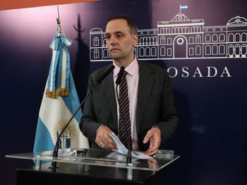 Para Adorni, las medidas de Caputo dan por tierra el déficit fiscal 
