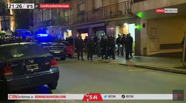 Personal de Infantería en las inmediaciones de la casa de Cristina Kirchner