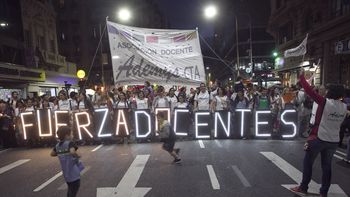 Marcha de docentes porteños en la previa del paro nacional Marcha de docentes porteños en la previa del paro nacional