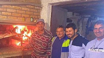 mientras su situacion en la argentina se agrava, mora come asados en uruguay mientras su situacion en la argentina se agrava, mora come asados en uruguay