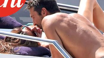 Gianluigi Buffon y Ilaria DAmico, a los besos Gianluigi Buffon y Ilaria DAmico, a los besos