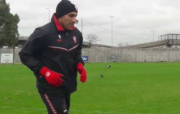El delantero se sumó a las prácticas del flamante equipo de Gustavo Alfaro