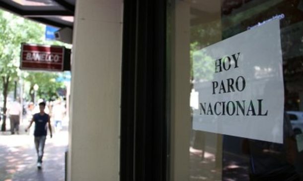 #Paritarias2015 No hay bancos en todo el día y el transporte amenaza con un paro general