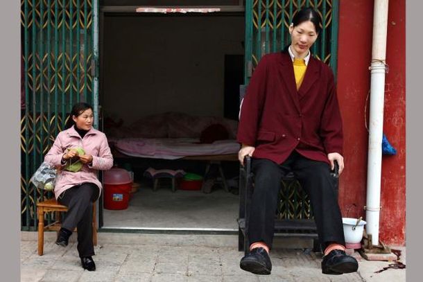 Conmoción en China por la muerte de la mujer más alta del mundo