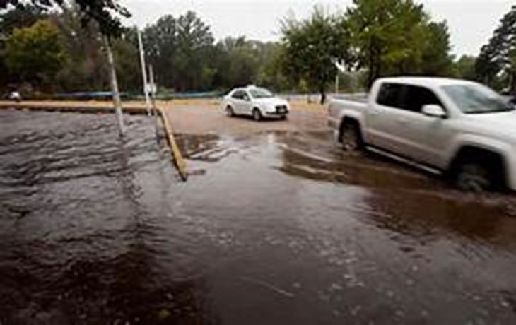 Santa Rosa de Calamuchita sufrió un fuerte temporal: inundaciones, daños materiales y vehículos arrastrados