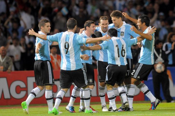 Argentina busca recuperar la punta ante Uruguay