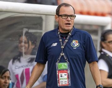 Ordenan detener al ex entrenador de la Selección femenina acusado de abuso sexual