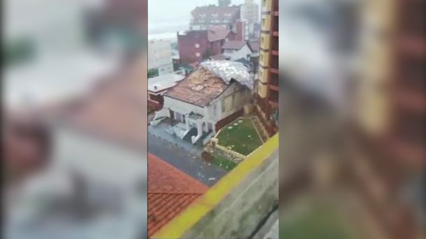 Villa Gesell: el temporal voló el techo de un boliche histórico