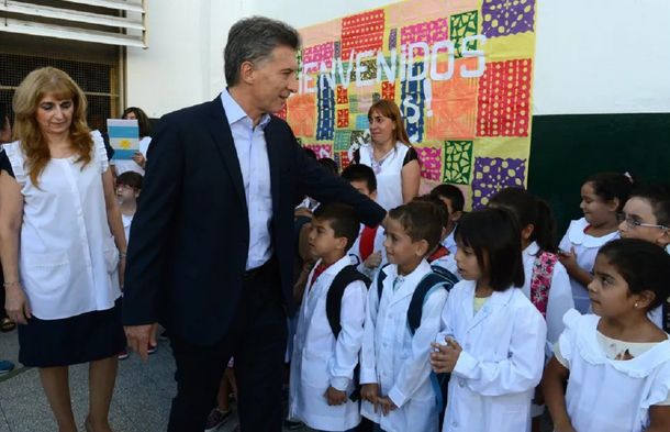 Macri le reclama al Gobierno reabrir las escuelas y defendió a Acuña