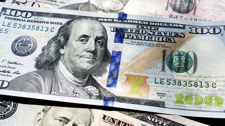El dólar blue empezó la semana en alza y cerró a $ 151