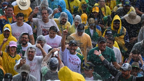 Drama en Brasil: un rayo alcanzó a manifestantes en una marcha a favor de Javier Bolsonaro
