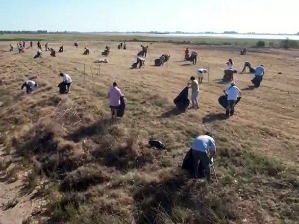Pehuajó: intendente mandó a sus funcionarios a limpiar un basural a cielo abierto