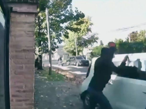Le robaron el celular en La Paternal y fueron a asaltarla a su casa en San Isidro