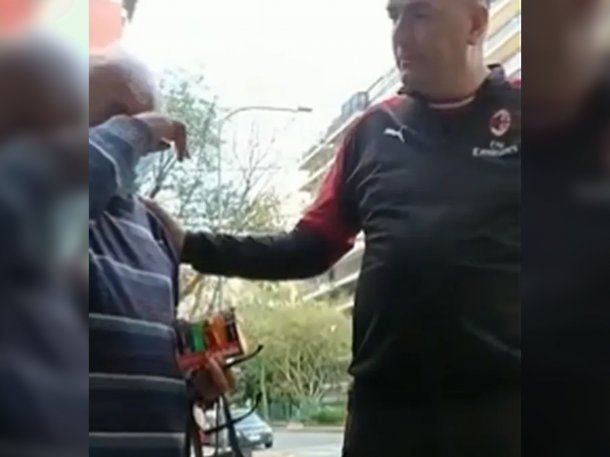 El llanto de un jubilado que no llega a fin de mes y tiene que salir a vender encendedores