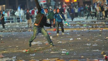 los incidentes dejaron 70 heridos con golpes y cortes los incidentes dejaron 70 heridos con golpes y cortes