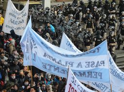 Organizaciones sociales y partidos de izquierda protestaron por salarios y trabajo