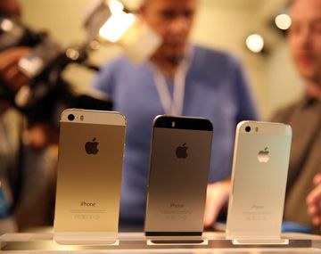 Pareja vende a su bebé para comprar un iPhone y zapatos