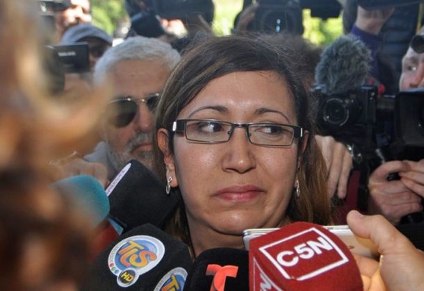 Itatí Leguizamón denunció que los familiares de los tripulantes la insultaron.