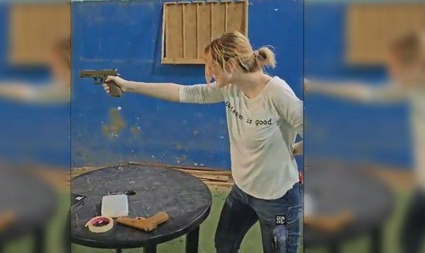 Lilia Lemoine mostró su examen para obtener la licencia para usar armas