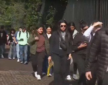 Postal de la crisis: más de 20 mil jóvenes hacen cuadras de fila para conseguir trabajo