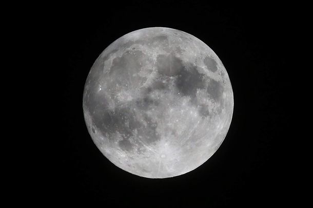 Desde el Planetario de Buenos Aires indicaron que este lunes no será una luna gigante en el cielo.