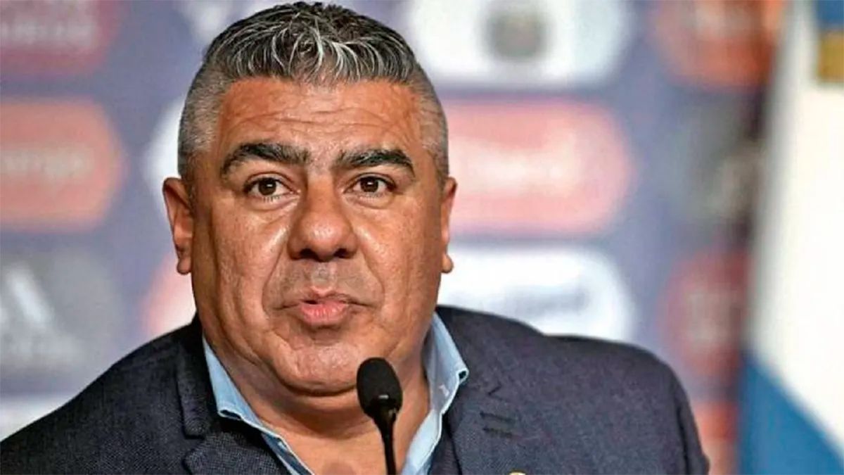 Chiqui Tapia le prende velas a Messi, pero los jugadores ya no lo bancan y le pincharon la burbuja