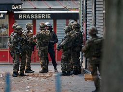 nuevos ataques en francia: habria un terrorista atrincherado en paris nuevos ataques en francia: habria un terrorista atrincherado en paris