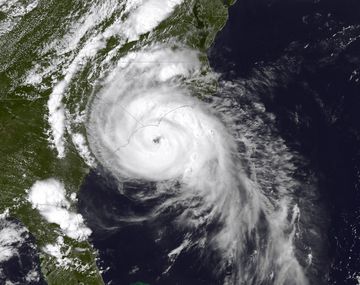 El huracán Arthur ya tocó tierra en la costa de Estados Unidos