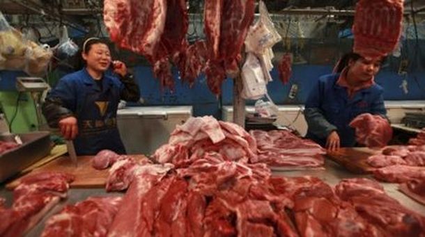 Carnicero chino muere envenenado por un dardo para matar perros