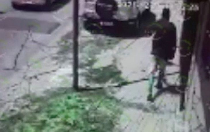 Le robaron a mano armada la camioneta a una concejala en la puerta de su casa