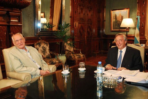 Kirchner y piña_Telam