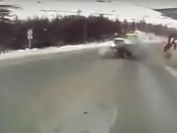 Una mujer embarazada salió despedida de una ambulancia Una mujer embarazada salió despedida de una ambulancia