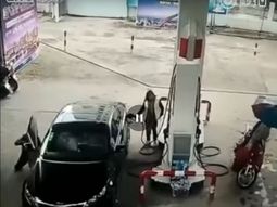 Robó una cartera, pero no pudo escapar porque chocó contra una pared Robó una cartera, pero no pudo escapar porque chocó contra una pared