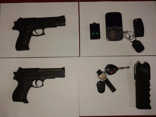 Desbaratan banda que robaba autos: 4 detenidos y una pistola Taser secuestrada