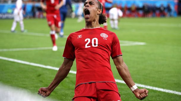 Poulsen festeja su gol