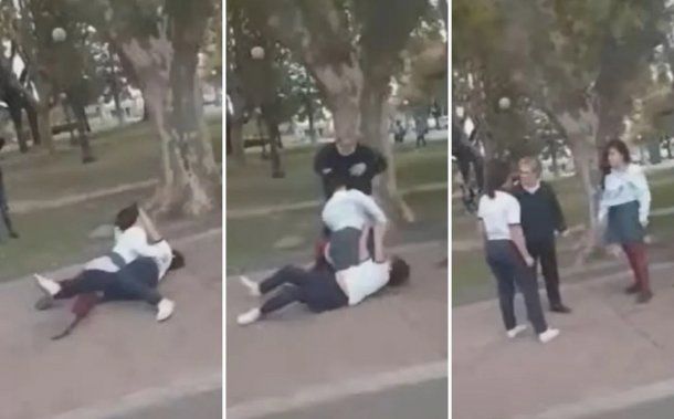 VIDEO: Dos chicas se pelearon a trompadas en una plaza y una mujer las separó a los cachetazos