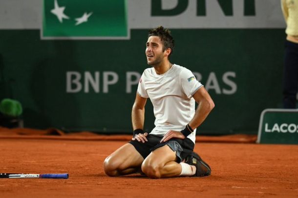 Etcheverry va en busca de las semifinales de Roland Garros ante Zverev